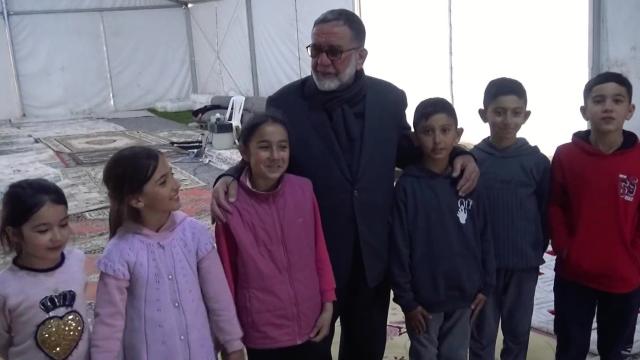 Depremzede çocuklar için şarkı söyleyen cami imamı duygularını anlattı