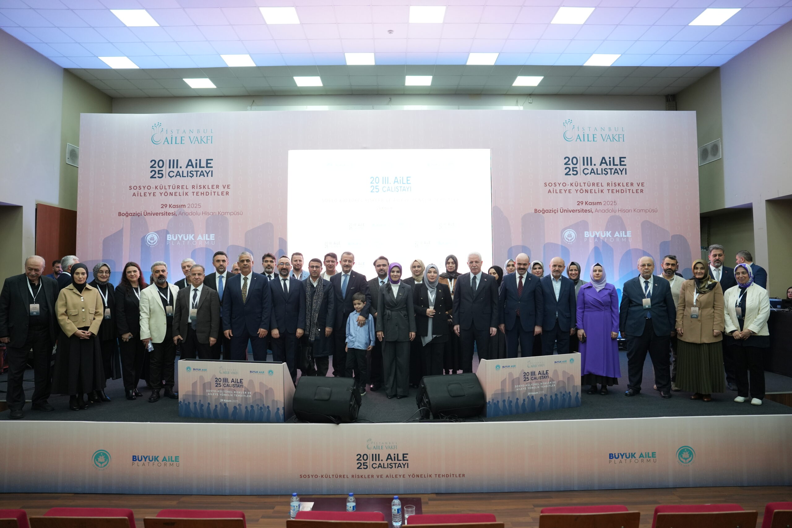 İstanbul’da “Sosyo-Kültürel Riskler ve Aileye Yönelik Tehditler” Çalıştayı Yapıldı!